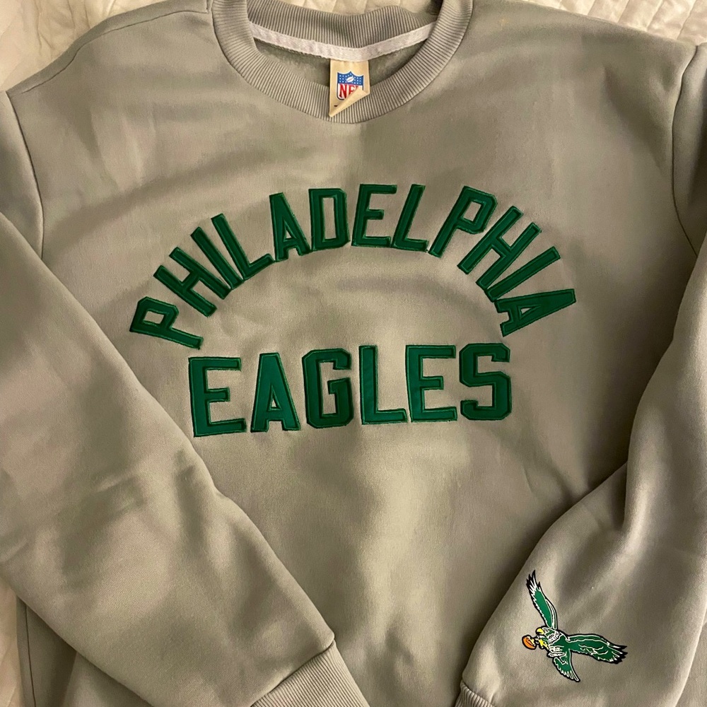 NFL Philadelphia Eagles sweatshirt! Adult medium. Never worn!